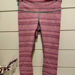 Lululemon wonder under crop high rise